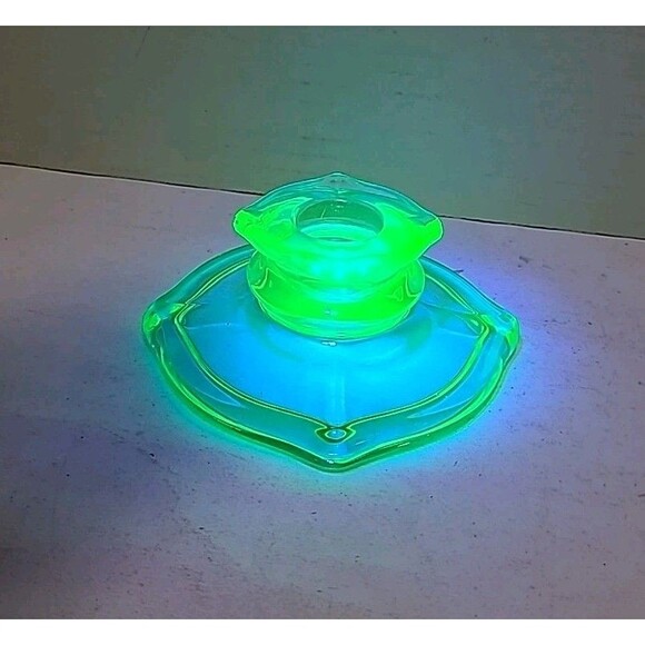 Vintage Green Uranium Glass Single Candle Stick Holder Depression Era Glows - Picture 1 of 5